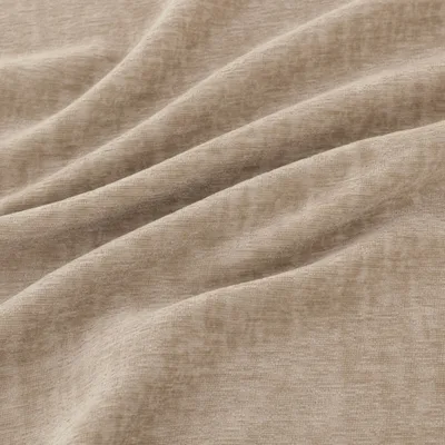 Pradha Whisper swatch