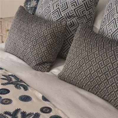 ISLA RAVEN thumbnail 3